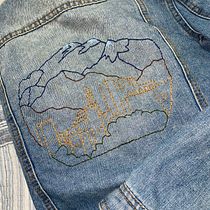 My project in Upcycling with Embroidery course. Embroider, Fashion Design, Sewing, DIY, Upc, cling, and Textile Design project by caro rb - 10.28.2020