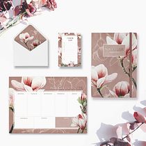 Set de papelería botánico - Magnolias Chinas. Criatividade, Design gráfico e Ilustração botânica projeto de Celia Lobato Navacerrada - 28.11.2020