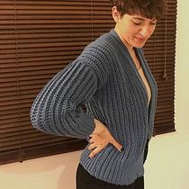 Cardigan en color denim. Design de moda projeto de Angela Zúñiga - 04.12.2020