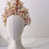 Mi Proyecto del curso: Tocado floral: crea tu complemento de flores. Accessor, and Design project by Vanessa - 12.22.2020