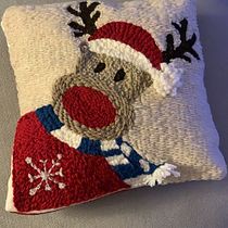 Proyecto fin de curso: Cojín Navidad 🎄🎁 . Bordado projeto de Yésica Fernández - 16.12.2020