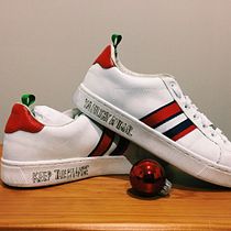 Restauracion y personalización de sneakers: Home alone . Acr, and lic Painting project by Fabiola PA - 12.22.2020
