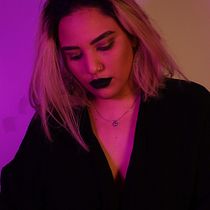 My project in Introduction to Photographic Lighting with Hand Flash course. Un projet de Peinture acr , et lique de ariannypolanco290 - 02.01.2021