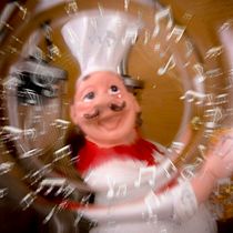 Singing Chef Statue. Photograph project by Hashem Hashem - 01.07.2021