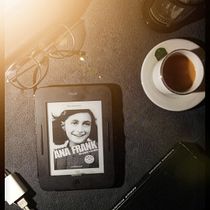 flatlay: libro recomendado . Mobile Photograph project by Gabriel Cortes Munar - 01.13.2021