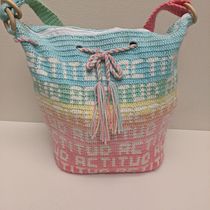 My project in Introduction to Tapestry course. Un proyecto de Artesanía y Crochet de Amanda Elyse - 20.01.2021