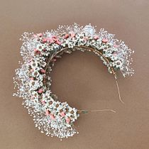 Final Project: Flower Crown using dried flowers. Fine Arts project by Andrea Motolese - 01.23.2021
