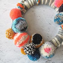 Pom-Pom Design and Creation course project. Un projet de Théorie des couleurs, Artisanat, Créativité, DIY , et Art textile de Brandy - 29.01.2021
