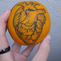 Mi Proyecto del curso: naranja cool. Drawing, and Tattoo Design project by alejandra_herrerach - 02.21.2021
