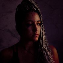 Vazia. Self-Portrait Photograph, Fine-Art Photograph, Portrait Photograph, and Digital Photograph project by Larissa Rocha - 02.18.2021