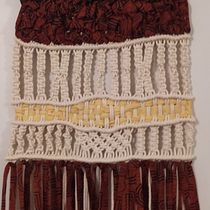 Mi primer proyecto de macramé inspirado en los colores andinos peruanos. Un projet de Artisanat de elizabethg1018 - 20.02.2021