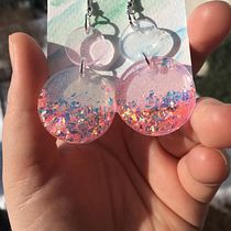 Resin jewelry project. Un proyecto de Diseño de jo y as de weronika.szysza+domestika - 22.02.2021