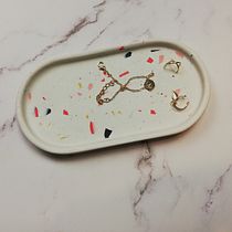Mi Proyecto del curso: Técnicas decorativas en resinas acrílicas. Un progetto di Artigianato, Belle arti, Creatività e DIY di Irene Gil Martínez - 25.02.2021