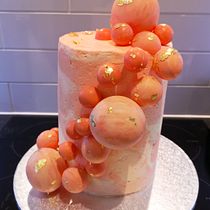 My project in Cake Design: Modern Decorating Techniques course by Danielle Chaves. Un progetto di Creatività, Design, DIY, Fotografia gastronomica e Instagram di Danielle Chaves - 04.03.2021