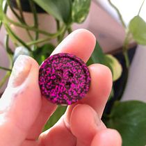 Mad about SEWing or Loca por la costura!!! PROYECTO RESINA IG:@ladymadrizstudio . Un projet de Art urbain, Broderie, Couture, Création d'accessoires, Design de bijoux , et DIY de Lady Madriz Studio - 13.03.2021