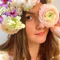 My project in Floral Headpiece: Using Flowers to Create Accessories course. Accessor, Design, Jewelr, and Design project by Lorena Lyons - 03.08.2021