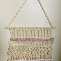 My project in Introduction to Macramé: Creation of a Decorative Tapestry course. Arts, and Crafts project by Elizabeth Vicente - 04.12.2021