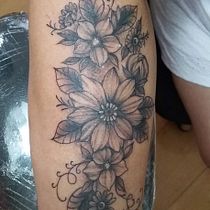 Meu projeto do curso: Tatuagem botânica com pontilhismo. Projekt z dziedziny Projektowanie tatuaż użytkownika Thaís Lima - 05.02.2021