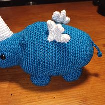 Este es mi primer amigurumi,  no tengo ningún conocimiento de costura pero estoy muy contenta con el resultado, se pueden apreciar varios agujeritos que espero poder ir mejorandolo a lo largo de varios proyectos. Gracias por todo lo aprendido!. Crochet project by yaiza0102 - 03.25.2021