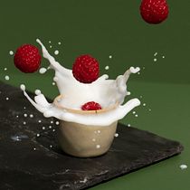 Batido de Framboesa. Commercial Photograph, Photographic Composition, Product Photograph, and Food Photograph project by assuncaobranco - 03.26.2021