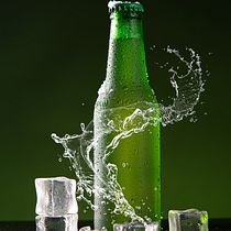 "Fresh beers". Mi Proyecto del curso: Fotografía de objetos brillantes y esquemas de iluminación. Un proyecto de Fotografía, Fotografía de estudio, Fotografía de producto y Fotografía publicitaria de Miguel Tamayo - 01.04.2021