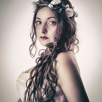 My project in Editorial Portraiture: Light and Creativity course. Photo Retouching, Portrait Photograph, Self-Portrait Photograph, and Studio Photograph project by Noelia González Amado - 04.03.2021