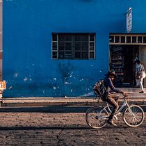 Mi Proyecto del curso: Introducción a la fotografía callejera.  @gustavominas. Un projet de Photographie documentaire de Elmer Hidalgo - 29.04.2021