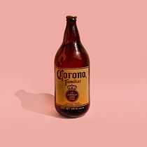 Vamos por caguamas. Photographic Composition, Art Direction, Photograph, Outdoor Photograph & Instagram Photograph project by cassandragarort - 04.11.2021