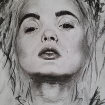 My project in Artistic Charcoal Portraiture: Creating Atmosphere course. Desenho de retrato, Ilustração tradicional, Artes plásticas, Desenho, Desenho realista, e Desenho artístico projeto de hmaria68 - 05.04.2021