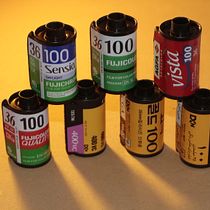 Anos 90. Un progetto di Fotografia pubblicitaria, Belle arti, Artigianato, Disegno di ritratti, Fotografia e Produzione audiovisiva di desenhodepapel - 09.04.2021