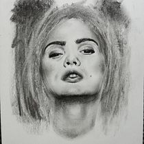 Mon projet du cours : Portrait artistique au fusain : créer des ambiances - Je suis très heureuse d'avoir tant appris et merci d'avance Sarah de me dire ce qui va et ce qui est à améliorer dans ce portrait . Desenho de retrato projeto de fabienne - 12.04.2021
