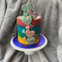 My project in Cake Design: Modern Decorating Techniques course.  project by Amanda Bracher - 04.18.2021