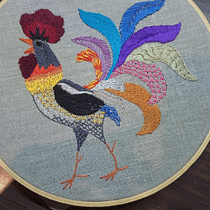 MI GALLO Mi Proyecto del curso: Técnicas de bordado: ilustrando con hilo y aguja. Un projet de Broderie , et Design textile de senoritalinda21 - 01.09.2021