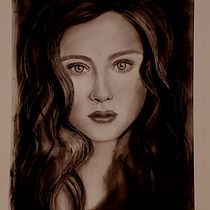 My project in Artistic Charcoal Portraiture: Creating Atmosphere course. Ilustração tradicional, Artes plásticas, Desenho, Desenho de retrato, Desenho realista, e Desenho artístico projeto de Laura Argo - 04.06.2022