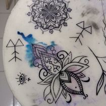 Meu projeto do curso: Tatuagem botânica com pontilhismo. Projekt z dziedziny Trad, c, jna ilustracja, Projektowanie tatuaż, R i sunek botaniczn użytkownika Caroline de Paula - 16.04.2021