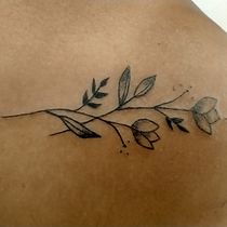 Flores delicadas😍. Tattoo Design project by Simone Eclache - 05.02.2021