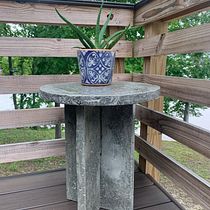 My project in Concrete Furniture Creation for Beginners course. Een project van Craft, Meubelontwerp en -bouw, Interieurontwerp,  Interieur y DIY van meredithcbier - 05.05.2021