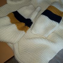 abrigo de dos colores. Fashion Design, Fiber Arts, DIY, and Crochet project by Rosana Corgnali - 05.15.2021