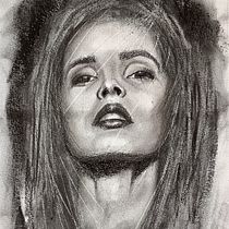 Mi Proyecto del curso: Retrato artístico al carboncillo: creando atmósferas. Ilustração tradicional, Artes plásticas, Desenho, Desenho de retrato, Desenho realista, e Desenho artístico projeto de Laura Manchado Garabito - 18.05.2021