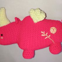 Rinovolador Rosa. Arts, Crafts, To, Design, Fiber Arts, DIY, and Crochet project by alejandra.mava - 05.18.2021