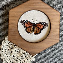 My project in Realistic Embroidery Techniques course. Traditional illustration, and Embroider project by Francisnelli Bailoni - 05.21.2021