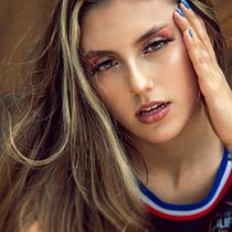 Mi Proyecto del curso: Retoque fotográfico de moda y belleza con Photoshop. Un projet de Photographie, Retouche photographique, Photographie de mode, Photographie de portrait , et Photographie numérique de Nicolás Álvarez - 24.05.2021