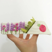 Mi Proyecto del curso: Técnicas básicas de bordado: puntadas, composiciones y gamas cromáticas (Barbijo utilizando los puntos aprendidos.). Accessor, Design, Costume Design, Embroider, and Color Theor project by Cony Díaz Asencio - 05.22.2021