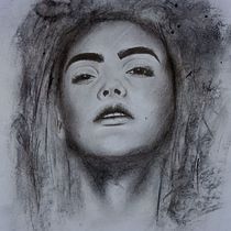 Meu projeto do curso: Retrato artístico com carvão vegetal: criando atmosferas. Ilustração tradicional, Artes plásticas, Desenho, Desenho de retrato, Desenho realista, e Desenho artístico projeto de Leticia Fagundes - 31.05.2021