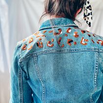 Mi Proyecto del curso: Bordado animal print en chaqueta de jeans. Un projet de Créativité , et Broderie de Macarena Rodríguez Gutiérrez - 04.06.2021