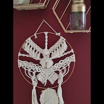 My project in Introduction to Macrame Tapestry course. Een project van Ontwerp van accessoires, Craft, Textiel y Macramé van teresamelio649 - 06.06.2021