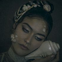 Mi Proyecto del curso: Autorretrato fotográfico conceptual. Photograph, Post-production, Photo Retouching, Portrait Photograph, Studio Photograph, Fine-Art Photograph, Photomontage, and Self-Portrait Photograph project by danielaariast - 06.10.2021
