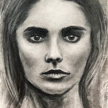 My project in Artistic Charcoal Portraiture: Creating Atmosphere course. Ilustração tradicional, Artes plásticas, Desenho, Desenho de retrato, Desenho realista, e Desenho artístico projeto de Alex Mandryko - 07.06.2021