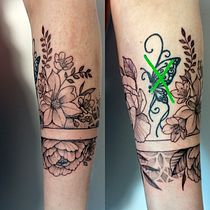 My project in Botanical Tattoo with Pointillism course. Projekt z dziedziny Trad, c, jna ilustracja, Projektowanie tatuaż, R i sunek botaniczn użytkownika Marigold Dimitrova - 10.06.2021