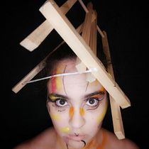My project in Fine Art Photography: Self-Portraits Filled with Symbolism course. Photograph, Photograph, Post-production, Photo Retouching, Portrait Photograph, Studio Photograph, Fine-Art Photograph, Photomontage, Self-Portrait Photograph, Fine Arts, and Artistic Drawing project by Cláudia Silva - 06.13.2021